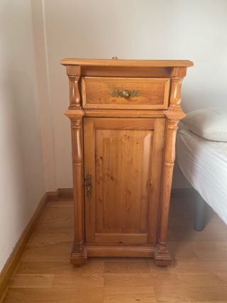 Mesita auxiliar de madera