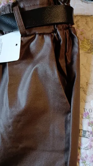 Pantaloni donna similpelle con cintura