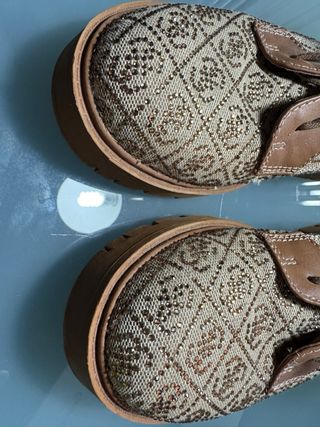 Botines Guess Beige y Dorado