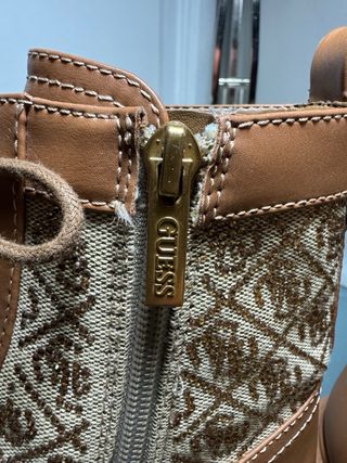 Botines Guess Beige y Dorado