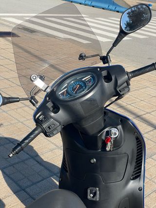 Suzuki Sixteen 150cc  scooter ITV 2027 Etiqueta C