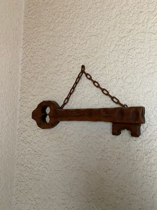 Llave decorativa de madera