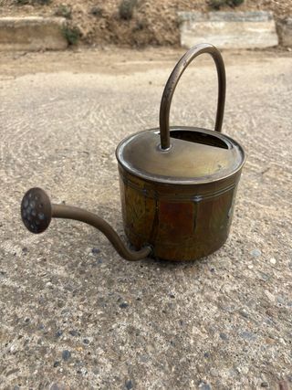 Regadera antigua de cobre