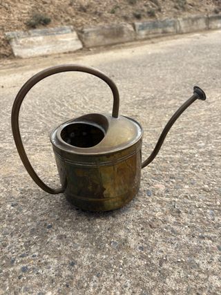 Regadera antigua de cobre