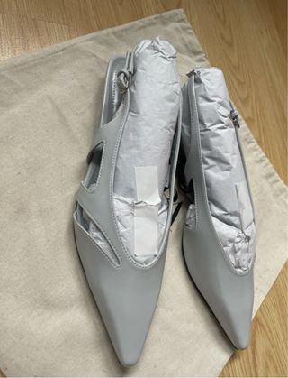 Zapato bailarina destalonada punta Zara