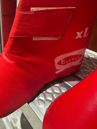 Guantes Boxeo Thaismai + Protectores Pies Bokker