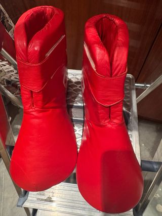 Guantes Boxeo Thaismai + Protectores Pies Bokker