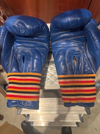 Guantes Boxeo Thaismai + Protectores Pies Bokker