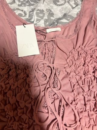 Top Zara fruncido rosa con lazadas