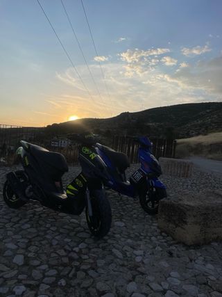 Yamaha Jog RR Negra y Amarilla