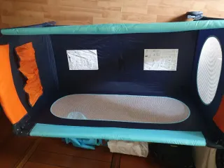 Cuna de viaje plegable