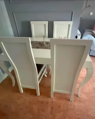 Mesa comedor y 4 sillas madera