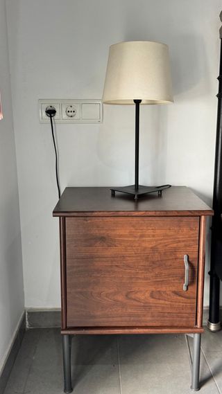 Conjunto de cómoda, mesitas de noche y espejo