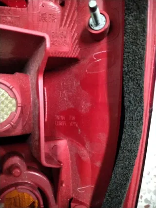 Faro Trasero Izquierdo Toyota RAV4 2000-2008