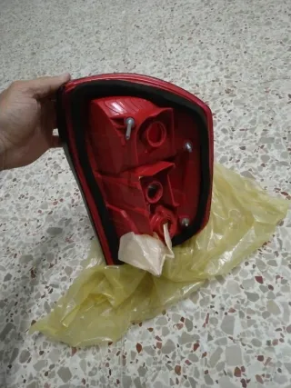 Faro Trasero Izquierdo Toyota RAV4 2000-2008