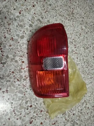 Faro Trasero Izquierdo Toyota RAV4 2000-2008