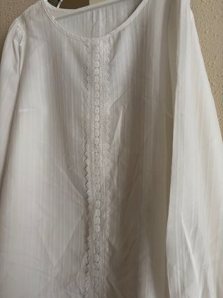 Blusa blanca con encaje