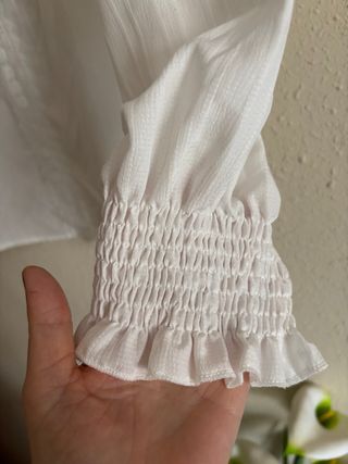 Blusa blanca con encaje