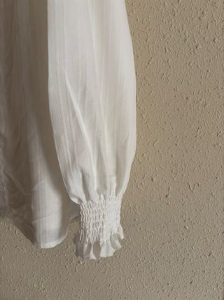 Blusa blanca con encaje