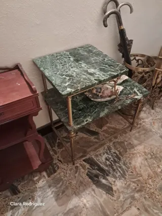 Mesa auxiliar bronce y mármol