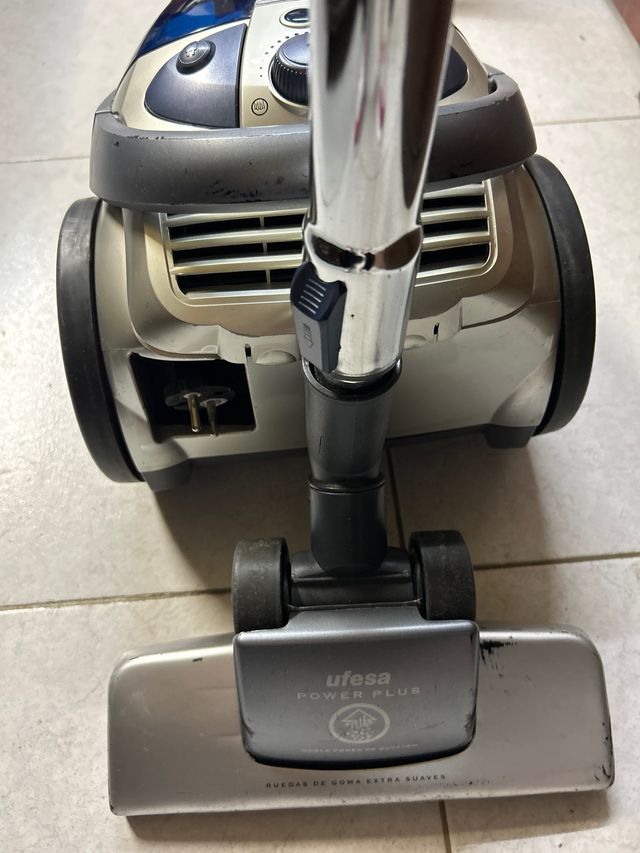 Aspirador Ufesa Cycletron 2000W sin bolsa
