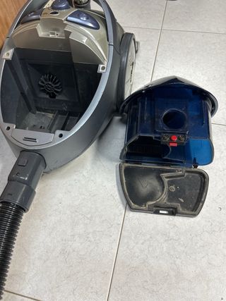 Aspirador Ufesa Cycletron 2000W sin bolsa