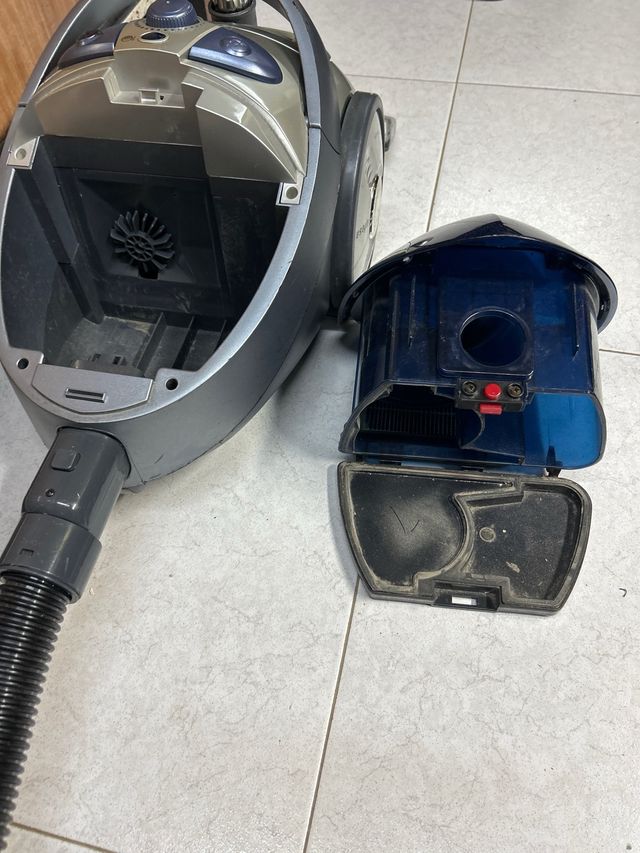 Aspirador Ufesa Cycletron 2000W sin bolsa