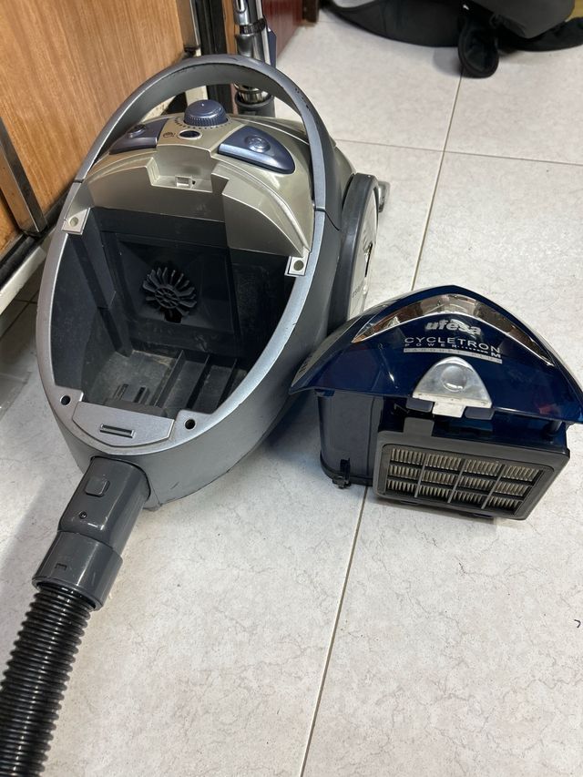 Aspirador Ufesa Cycletron 2000W sin bolsa