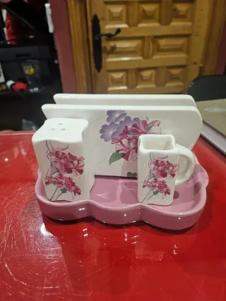 Juego de porcelana con flores