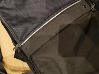 Mochila Decathlon Negra y Gris