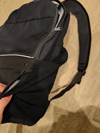 Mochila Decathlon Negra y Gris