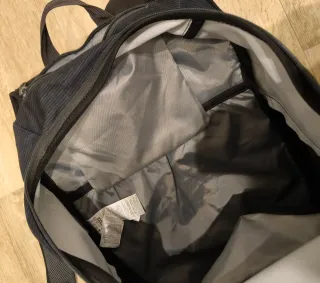 Mochila Decathlon Negra y Gris