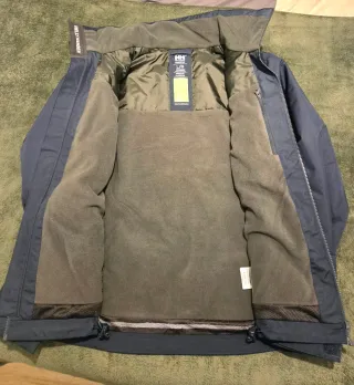 Vendo chaqueta Helly Hansen talla L en color azul