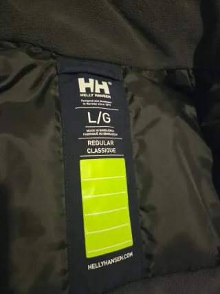 Vendo chaqueta Helly Hansen talla L en color azul