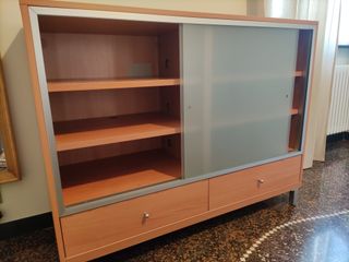 Libreria con ante in vetro