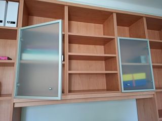 Libreria con ante in vetro