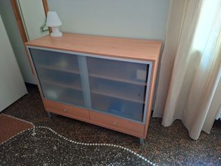 Libreria con ante in vetro