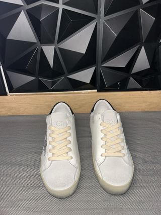 Golden Goose Sneakers