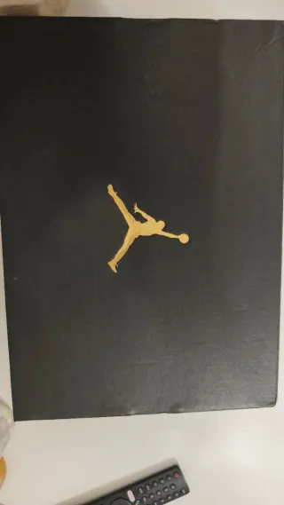 Scarpe Jordan True Flight nere e oro