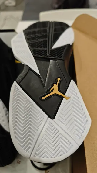 Scarpe Jordan True Flight nere e oro