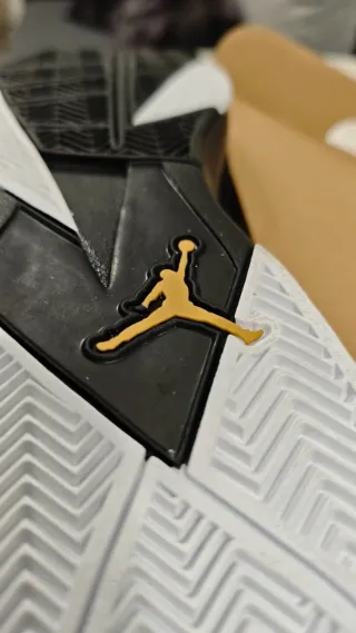 Scarpe Jordan True Flight nere e oro