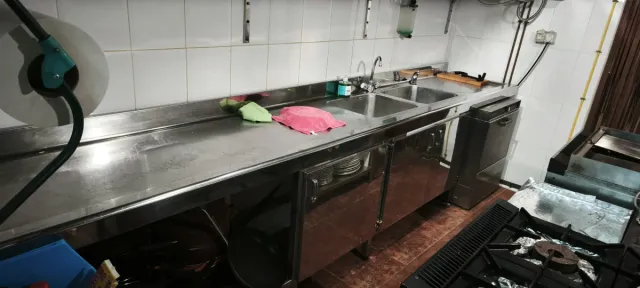 Cabañas de madera - cocina industrial y otros....