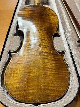 Violín antiguo para restaurar