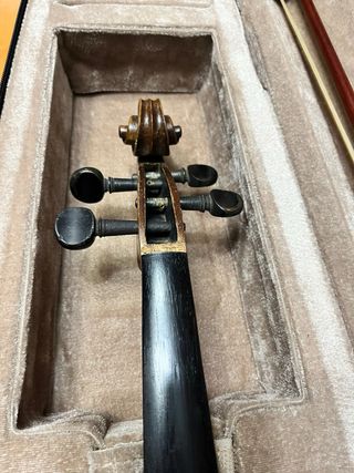 Violín antiguo para restaurar