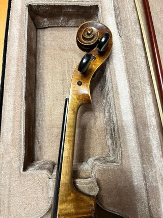 Violín antiguo para restaurar