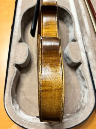 Violín antiguo para restaurar