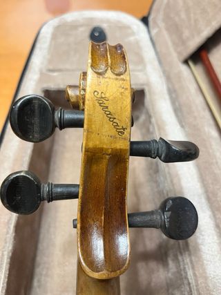 Violín antiguo para restaurar