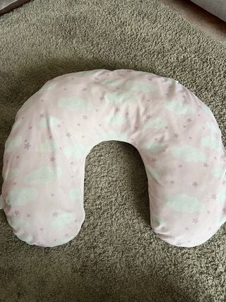 Cojín de lactancia nubes y estrellas