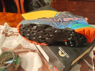 La Sportiva Akasha II carbon/flame Trail Running "