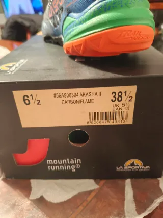 La Sportiva Akasha II carbon/flame Trail Running "